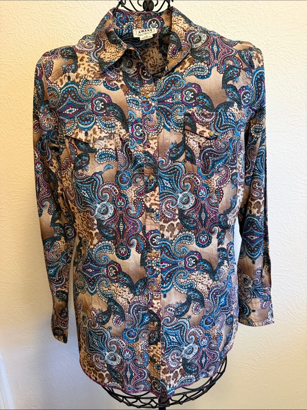 🐂🐂🐂BOGOHO🐂🐂🐂Ariat Tan Paisley Print Pearl Snap LS Shirt-Large